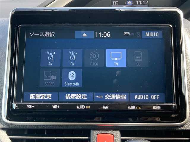 トヨタ ヴォクシー ZS 煌Ⅱ 静岡県 2020(令2)年 1.1万km ホワイトパールクリスタルシャイン セーフティセンス/純正9型SDナビ（NSZT-Y68T）/   AM FM CD DVD Bluetooth SD SDREC/フルセグTV/バックカメラ/ETC/純正12.1型後席ディスプレイ/両側パワースライドドア/クルーズコントロール/前後クリアランスソナー/LEDヘッドライト/ウォークスルー/リアロールサンシェード/純正フロアマット/純正アルミホイール/スマートキー×2本/ドライブレコーダー