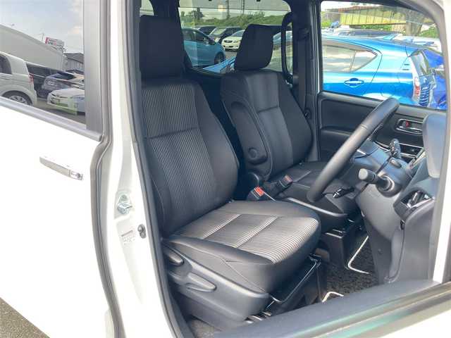 トヨタ ヴォクシー ZS 煌Ⅱ 静岡県 2020(令2)年 1.1万km ホワイトパールクリスタルシャイン セーフティセンス/純正9型SDナビ（NSZT-Y68T）/   AM FM CD DVD Bluetooth SD SDREC/フルセグTV/バックカメラ/ETC/純正12.1型後席ディスプレイ/両側パワースライドドア/クルーズコントロール/前後クリアランスソナー/LEDヘッドライト/ウォークスルー/リアロールサンシェード/純正フロアマット/純正アルミホイール/スマートキー×2本/ドライブレコーダー