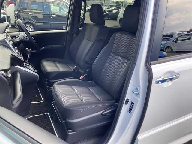 トヨタ ヴォクシー ZS 煌Ⅱ 静岡県 2020(令2)年 1.1万km ホワイトパールクリスタルシャイン セーフティセンス/純正9型SDナビ（NSZT-Y68T）/   AM FM CD DVD Bluetooth SD SDREC/フルセグTV/バックカメラ/ETC/純正12.1型後席ディスプレイ/両側パワースライドドア/クルーズコントロール/前後クリアランスソナー/LEDヘッドライト/ウォークスルー/リアロールサンシェード/純正フロアマット/純正アルミホイール/スマートキー×2本/ドライブレコーダー