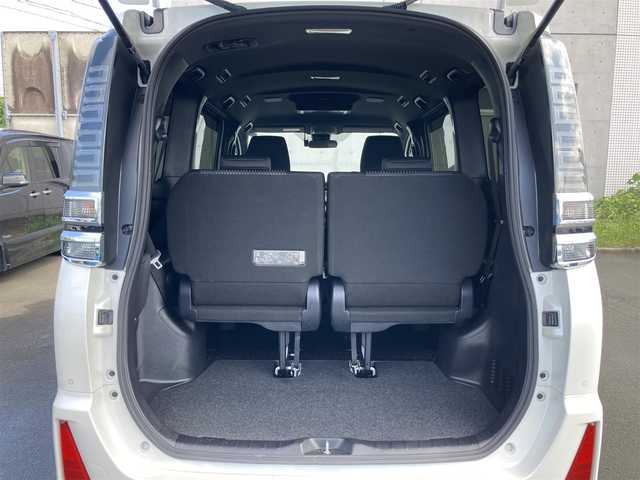 トヨタ ヴォクシー ZS 煌Ⅱ 静岡県 2020(令2)年 1.1万km ホワイトパールクリスタルシャイン セーフティセンス/純正9型SDナビ（NSZT-Y68T）/   AM FM CD DVD Bluetooth SD SDREC/フルセグTV/バックカメラ/ETC/純正12.1型後席ディスプレイ/両側パワースライドドア/クルーズコントロール/前後クリアランスソナー/LEDヘッドライト/ウォークスルー/リアロールサンシェード/純正フロアマット/純正アルミホイール/スマートキー×2本/ドライブレコーダー