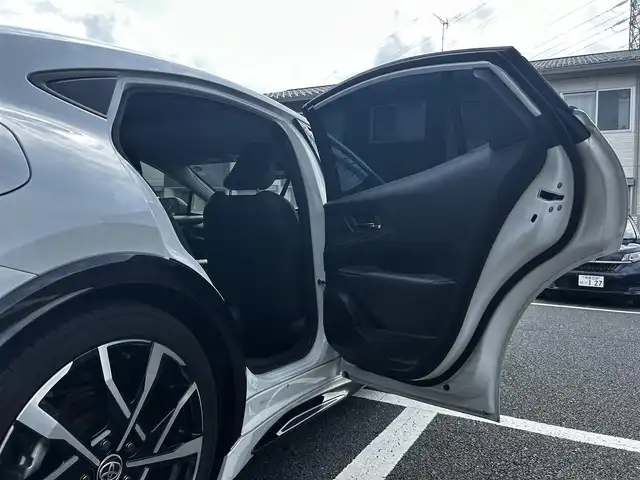 トヨタ プリウス Z 東京都 2023(令5)年 1.5万km プラチナホワイトパールマイカ ワンオーナー/モデリスタエアロ/デジタルインナーミラー/12.3型純正ナビ/(AM/FM/USB/BT/フルセグTV)/パノラミックビューモニター/ブラインドスポットモニター/Toyota Safety Sense/・衝突軽減ブレーキ/・レーダークルーズコントロール/・車線逸脱防止機能/トヨタチームメイト/・パーキングサポートブレーキ/前後ドライブレコーダー/運転席メモリ付パワーシート/前席シートヒータ/エアシート/純正19インチアルミ/ステアリングヒーター/スペアキー/ETC2.0/取扱説明書