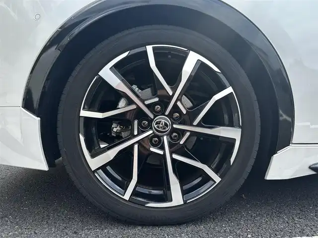 トヨタ プリウス Z 東京都 2023(令5)年 1.5万km プラチナホワイトパールマイカ ワンオーナー/モデリスタエアロ/デジタルインナーミラー/12.3型純正ナビ/(AM/FM/USB/BT/フルセグTV)/パノラミックビューモニター/ブラインドスポットモニター/Toyota Safety Sense/・衝突軽減ブレーキ/・レーダークルーズコントロール/・車線逸脱防止機能/トヨタチームメイト/・パーキングサポートブレーキ/前後ドライブレコーダー/運転席メモリ付パワーシート/前席シートヒータ/エアシート/純正19インチアルミ/ステアリングヒーター/スペアキー/ETC2.0/取扱説明書