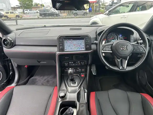 日産 ＧＴ－Ｒ ブラックエディション 埼玉県 2020(令2)年 0.1万km メテオフレークブラックパール ・登録時走行距離566KM/・ガレージ保管　禁煙車/・ディーラー点検記録R２：４：５年有　/・赤/黒コンビレカロレザーシート　/・シートヒーター/・パワーシート/・純正ナビフルセグTV　アップカープレイ　/・バックカメラ　/・ETC　/・BOSEサウンド　/・ブレンボブレーキキャリパー/・PVガラス/・パドルシフト/・クルーズコントロール/・360°ドライブレコーダー/・F255/40ZR20/・R285/35ZRF20/・保証書