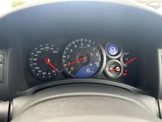 日産 ＧＴ－Ｒ ブラックエディション 埼玉県 2020(令2)年 0.1万km メテオフレークブラックパール ・登録時走行距離566KM/・ガレージ保管　禁煙車/・ディーラー点検記録R２：４：５年有　/・赤/黒コンビレカロレザーシート　/・シートヒーター/・パワーシート/・純正ナビフルセグTV　アップカープレイ　/・バックカメラ　/・ETC　/・BOSEサウンド　/・ブレンボブレーキキャリパー/・PVガラス/・パドルシフト/・クルーズコントロール/・360°ドライブレコーダー/・F255/40ZR20/・R285/35ZRF20/・保証書