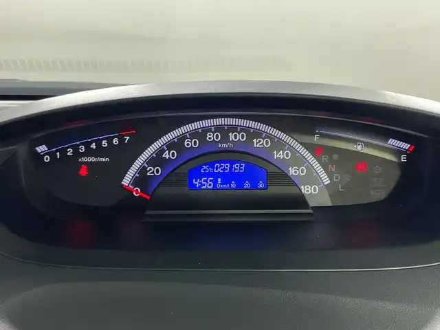 ホンダ フリード G ジャストセレクション 神奈川県 2013(平25)年 3万km プレミアムスパークルブラックパール 社外9型メモリーナビゲーション【AVN-ZX02i】/フルセグ　SD　CD DVD/フリップダウンモニター/両側電動スライドドア/シートリフター/社外ETC/プッシュスタート/スマートキー/社外15インチアルミホイール/HIDヘッドライト/オートライト/スペアキー