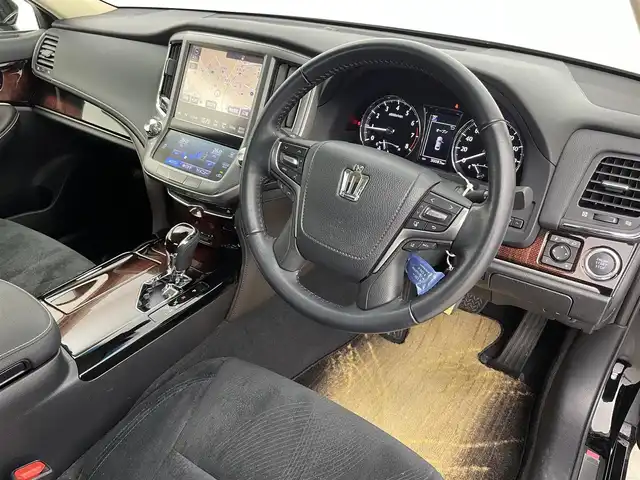 トヨタ クラウン ロイヤル ロイヤルサルーン i－Four 富山県 2016(平28)年 3万km ブラック ワンオーナー/4WD/純正SDナビ（FM/AM/CD/DVD/BD/BT/AUX）/フルセグTV/バックカメラ/社外AW付冬タイヤ車載/プリクラッシュセーフティシステム/レーダークルーズコントロール/レーンキープアシスト/前席パワーシート/プッシュスタート/スマートキー/スペアキー1本/ビルトインETC/純正フロアマット/純正16インチAW/LEDヘッドライト/オートマチックハイビーム/フォグランプ/横滑り防止装置/盗難防止装置/オートワイパー/電格ミラー/革巻きステアリング/ステアリングスイッチ/取扱説明書/保証書