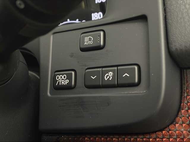 トヨタ クラウン ロイヤル ロイヤルサルーン i－Four 栃木県 2016(平28)年 3万km ブラック ワンオーナー/4WD/純正SDナビ/・CD/DVD/BD/BT/AUX/フルセグTV/バックカメラ/社外AW付冬タイヤ車載/プリクラッシュセーフティシステム/レーダークルーズコントロール/レーンキープアシスト/前席パワーシート/ビルトインETC/LEDヘッドライト/オートマチックハイビーム/フォグランプ/革巻きステアリング/ステアリングスイッチ/純正フロアマット/純正16インチAW/プッシュスタート/スマートキー×２/取扱説明書/保証書