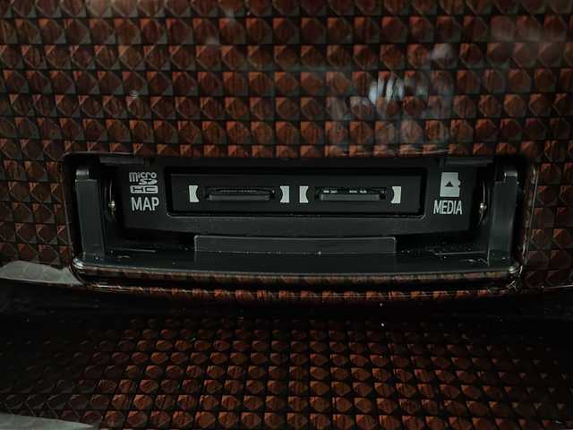 トヨタ クラウン ロイヤル ロイヤルサルーン i－Four 栃木県 2016(平28)年 3万km ブラック ワンオーナー/4WD/純正SDナビ/・CD/DVD/BD/BT/AUX/フルセグTV/バックカメラ/社外AW付冬タイヤ車載/プリクラッシュセーフティシステム/レーダークルーズコントロール/レーンキープアシスト/前席パワーシート/ビルトインETC/LEDヘッドライト/オートマチックハイビーム/フォグランプ/革巻きステアリング/ステアリングスイッチ/純正フロアマット/純正16インチAW/プッシュスタート/スマートキー×２/取扱説明書/保証書