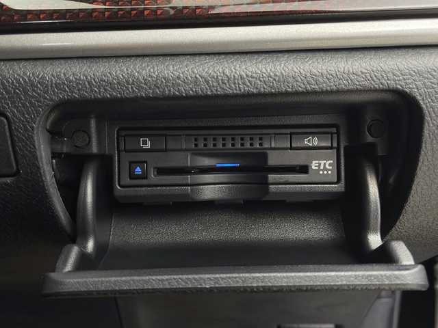 トヨタ クラウン ロイヤル ロイヤルサルーン i－Four 栃木県 2016(平28)年 3万km ブラック ワンオーナー/4WD/純正SDナビ/・CD/DVD/BD/BT/AUX/フルセグTV/バックカメラ/社外AW付冬タイヤ車載/プリクラッシュセーフティシステム/レーダークルーズコントロール/レーンキープアシスト/前席パワーシート/ビルトインETC/LEDヘッドライト/オートマチックハイビーム/フォグランプ/革巻きステアリング/ステアリングスイッチ/純正フロアマット/純正16インチAW/プッシュスタート/スマートキー×２/取扱説明書/保証書