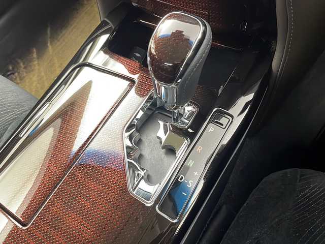 トヨタ クラウン ロイヤル ロイヤルサルーン i－Four 栃木県 2016(平28)年 3万km ブラック ワンオーナー/4WD/純正SDナビ/・CD/DVD/BD/BT/AUX/フルセグTV/バックカメラ/社外AW付冬タイヤ車載/プリクラッシュセーフティシステム/レーダークルーズコントロール/レーンキープアシスト/前席パワーシート/ビルトインETC/LEDヘッドライト/オートマチックハイビーム/フォグランプ/革巻きステアリング/ステアリングスイッチ/純正フロアマット/純正16インチAW/プッシュスタート/スマートキー×２/取扱説明書/保証書