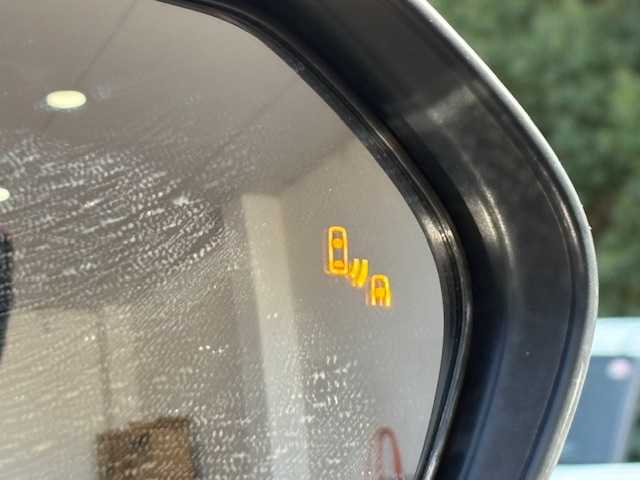 トヨタ カローラツーリング ハイブリッド ダブルバイビー 大阪府 2021(令3)年 4.4万km ブラックマイカ 純正9型ディスプレイオーディオナビ/バックカメラ/フルセグ/ブラインドスポットモニター/トヨタセーフティセンス/シートヒーター/ステアリングヒーター/ハーフレザーシート/純正アルミホイール/ビルトインETC/LEDヘッドライト/プッシュスタート/スマートキー