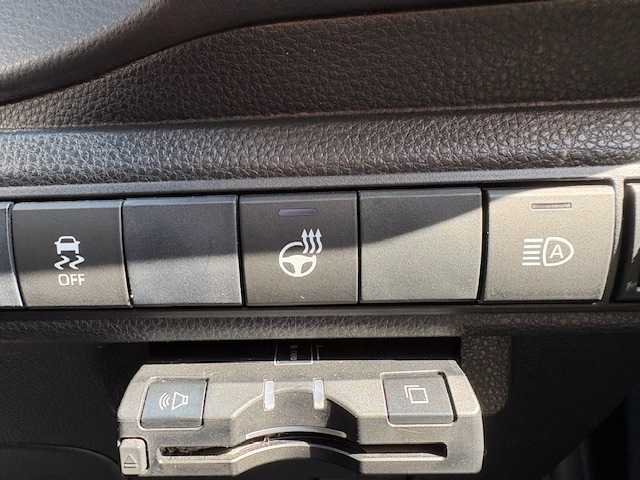 トヨタ カローラツーリング ハイブリッド ダブルバイビー 大阪府 2021(令3)年 4.4万km ブラックマイカ 純正9型ディスプレイオーディオナビ/バックカメラ/フルセグ/ブラインドスポットモニター/トヨタセーフティセンス/シートヒーター/ステアリングヒーター/ハーフレザーシート/純正アルミホイール/ビルトインETC/LEDヘッドライト/プッシュスタート/スマートキー