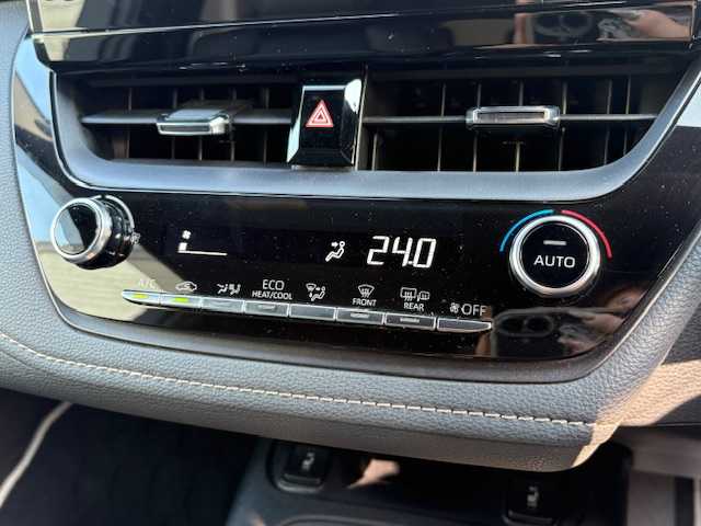 トヨタ カローラツーリング ハイブリッド ダブルバイビー 大阪府 2021(令3)年 4.4万km ブラックマイカ 純正9型ディスプレイオーディオナビ/バックカメラ/フルセグ/ブラインドスポットモニター/トヨタセーフティセンス/シートヒーター/ステアリングヒーター/ハーフレザーシート/純正アルミホイール/ビルトインETC/LEDヘッドライト/プッシュスタート/スマートキー