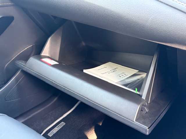 トヨタ カローラツーリング ハイブリッド ダブルバイビー 大阪府 2021(令3)年 4.4万km ブラックマイカ 純正9型ディスプレイオーディオナビ/バックカメラ/フルセグ/ブラインドスポットモニター/トヨタセーフティセンス/シートヒーター/ステアリングヒーター/ハーフレザーシート/純正アルミホイール/ビルトインETC/LEDヘッドライト/プッシュスタート/スマートキー