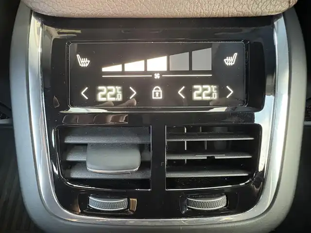 ボルボ ＸＣ６０ B5 AWD モーメンタム 石川県 2021(令3)年 1.7万km オニキスブラックP 茶革シート /シートヒーター /衝突軽減ブレーキ /アダプティブクルーズコントロール /ブラインドスポットモニター /純正ナビ フルセグTV /360カメラ /クリアランスソナー /電動リアゲート /ヘッドアップディスプレイ