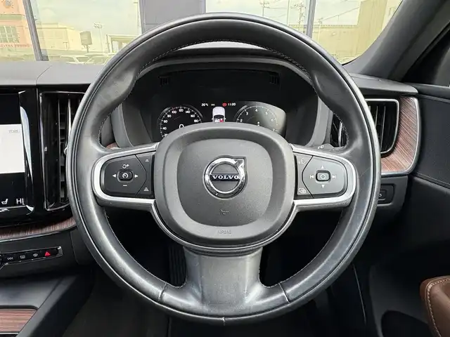ボルボ ＸＣ６０ B5 AWD モーメンタム 石川県 2021(令3)年 1.7万km オニキスブラックP 茶革シート /シートヒーター /衝突軽減ブレーキ /アダプティブクルーズコントロール /ブラインドスポットモニター /純正ナビ フルセグTV /360カメラ /クリアランスソナー /電動リアゲート /ヘッドアップディスプレイ