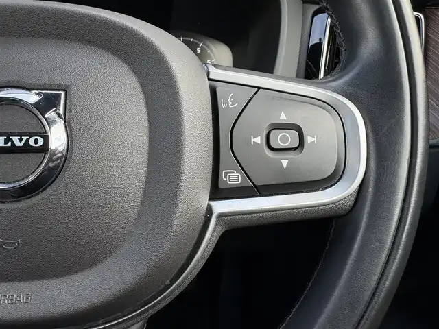 ボルボ ＸＣ６０ B5 AWD モーメンタム 石川県 2021(令3)年 1.7万km オニキスブラックP 茶革シート /シートヒーター /衝突軽減ブレーキ /アダプティブクルーズコントロール /ブラインドスポットモニター /純正ナビ フルセグTV /360カメラ /クリアランスソナー /電動リアゲート /ヘッドアップディスプレイ