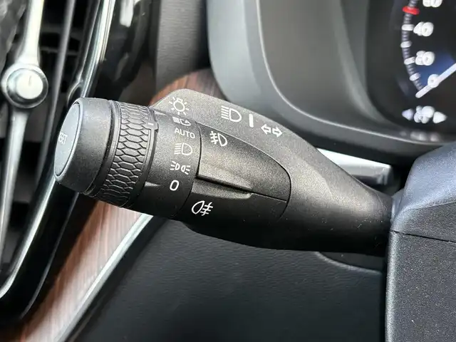 ボルボ ＸＣ６０ B5 AWD モーメンタム 石川県 2021(令3)年 1.7万km オニキスブラックP 茶革シート /シートヒーター /衝突軽減ブレーキ /アダプティブクルーズコントロール /ブラインドスポットモニター /純正ナビ フルセグTV /360カメラ /クリアランスソナー /電動リアゲート /ヘッドアップディスプレイ