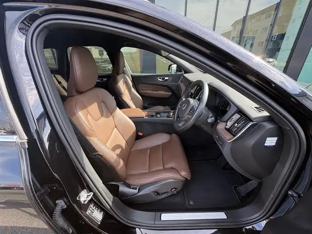 ボルボ ＸＣ６０ B5 AWD モーメンタム 石川県 2021(令3)年 1.7万km オニキスブラックP 茶革シート /シートヒーター /衝突軽減ブレーキ /アダプティブクルーズコントロール /ブラインドスポットモニター /純正ナビ フルセグTV /360カメラ /クリアランスソナー /電動リアゲート /ヘッドアップディスプレイ