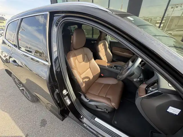 ボルボ ＸＣ６０ B5 AWD モーメンタム 石川県 2021(令3)年 1.7万km オニキスブラックP 茶革シート /シートヒーター /衝突軽減ブレーキ /アダプティブクルーズコントロール /ブラインドスポットモニター /純正ナビ フルセグTV /360カメラ /クリアランスソナー /電動リアゲート /ヘッドアップディスプレイ