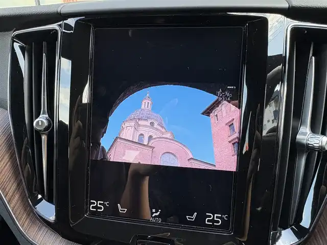 ボルボ ＸＣ６０ B5 AWD モーメンタム 石川県 2021(令3)年 1.7万km オニキスブラックP 茶革シート /シートヒーター /衝突軽減ブレーキ /アダプティブクルーズコントロール /ブラインドスポットモニター /純正ナビ フルセグTV /360カメラ /クリアランスソナー /電動リアゲート /ヘッドアップディスプレイ