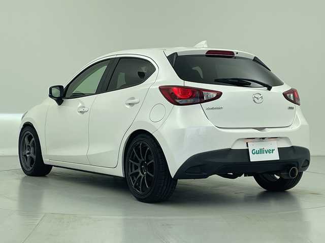 マツダ デミオ XD ツーリング 愛知県 2017(平29)年 6.2万km スノーフレイクホワイトパールマイカ 純正マツダコネクトナビ・フルセグTV/CD・DVD・Bluetooth再生/バックカメラ/純正LEDヘッドライト/ブラインドスポットモニター/ヘッドアップディスプレイ/ドライブレコーダー/社外１７インチAW/ローダウン/Greddyマフラー/セーフティパッケージ