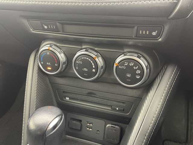 マツダ デミオ XD ツーリング 愛知県 2017(平29)年 6.2万km スノーフレイクホワイトパールマイカ 純正マツダコネクトナビ・フルセグTV/CD・DVD・Bluetooth再生/バックカメラ/純正LEDヘッドライト/ブラインドスポットモニター/ヘッドアップディスプレイ/ドライブレコーダー/社外１７インチAW/ローダウン/Greddyマフラー/セーフティパッケージ