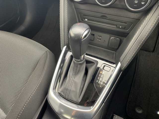 マツダ デミオ XD ツーリング 愛知県 2017(平29)年 6.2万km スノーフレイクホワイトパールマイカ 純正マツダコネクトナビ・フルセグTV/CD・DVD・Bluetooth再生/バックカメラ/純正LEDヘッドライト/ブラインドスポットモニター/ヘッドアップディスプレイ/ドライブレコーダー/社外１７インチAW/ローダウン/Greddyマフラー/セーフティパッケージ