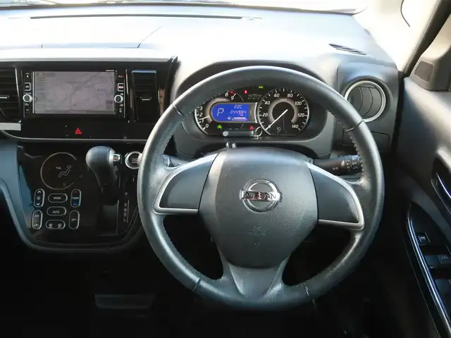 日産 デイズ ルークス ハイウェイスター Xターボ 千葉県 2017(平29)年 4.5万km チタニウムグレーメタリック 純正ナビ(MM316D-N)/・AM/FM/CD/DVD/Bluetooth/フルセグTV/全方位カメラ/ETC/純正フロアマット/純正ドアバイザー/純正14インチAW/天井サーキュレーター/左側パワースライドドア /衝突軽減ブレーキ/オートハイビーム/アイドリングストップ/LEDヘッドライト/フォグランプ/スマートキー/保証書