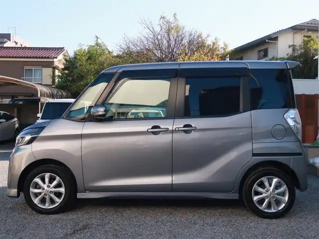 日産 デイズ ルークス ハイウェイスター Xターボ 千葉県 2017(平29)年 4.5万km チタニウムグレーメタリック 純正ナビ(MM316D-N)/・AM/FM/CD/DVD/Bluetooth/フルセグTV/全方位カメラ/ETC/純正フロアマット/純正ドアバイザー/純正14インチAW/天井サーキュレーター/左側パワースライドドア /衝突軽減ブレーキ/オートハイビーム/アイドリングストップ/LEDヘッドライト/フォグランプ/スマートキー/保証書