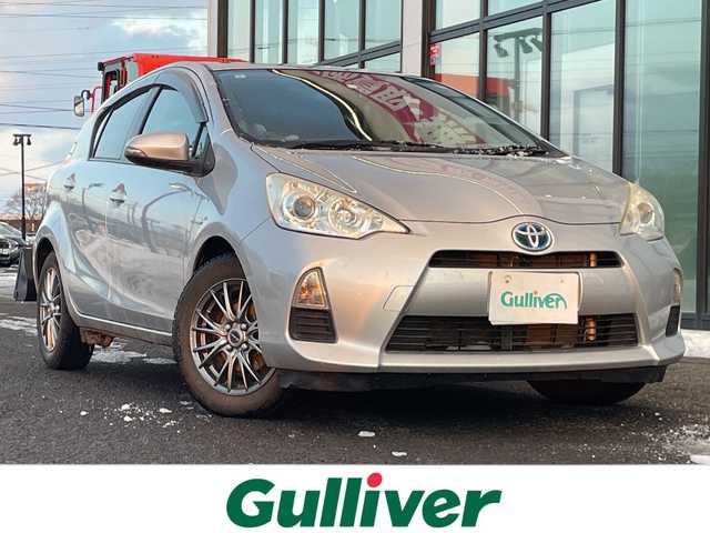 トヨタ アクア S 道央・札幌 2012(平24)年 10.1万km シルバーM 寒冷地仕様/社外ディスプレイオーディオ/AM/FM/BT/横滑り防止装置/バックカメラ/ETC/ドライブレコーダー/ECOMODE/EVMODE/ワイパーデアイサー/ステアリングリモコン/プッシュスタート/スマートキー/LEDヘッドライト/オートライト/ヘッドライトレベライザー/電動格納ミラー/ウィンカーミラー/純正フロアマット/ドアバイザー