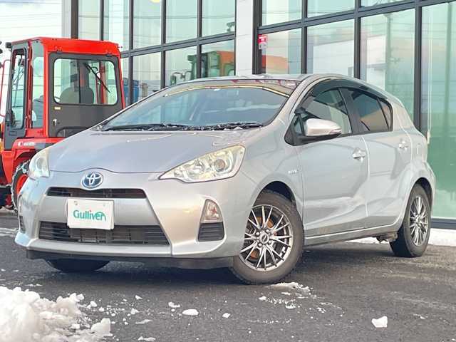 トヨタ アクア S 道央・札幌 2012(平24)年 10.1万km シルバーM 寒冷地仕様/社外ディスプレイオーディオ/AM/FM/BT/横滑り防止装置/バックカメラ/ETC/ドライブレコーダー/ECOMODE/EVMODE/ワイパーデアイサー/ステアリングリモコン/プッシュスタート/スマートキー/LEDヘッドライト/オートライト/ヘッドライトレベライザー/電動格納ミラー/ウィンカーミラー/純正フロアマット/ドアバイザー