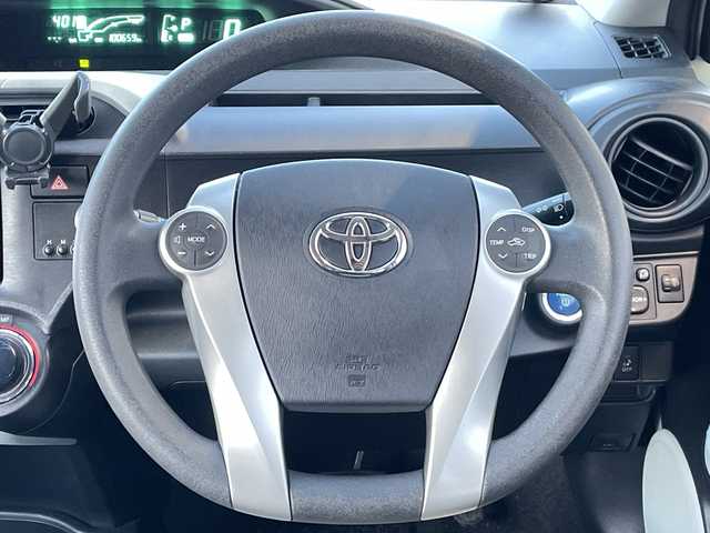 トヨタ アクア S 道央・札幌 2012(平24)年 10.1万km シルバーM 寒冷地仕様/社外ディスプレイオーディオ/AM/FM/BT/横滑り防止装置/バックカメラ/ETC/ドライブレコーダー/ECOMODE/EVMODE/ワイパーデアイサー/ステアリングリモコン/プッシュスタート/スマートキー/LEDヘッドライト/オートライト/ヘッドライトレベライザー/電動格納ミラー/ウィンカーミラー/純正フロアマット/ドアバイザー