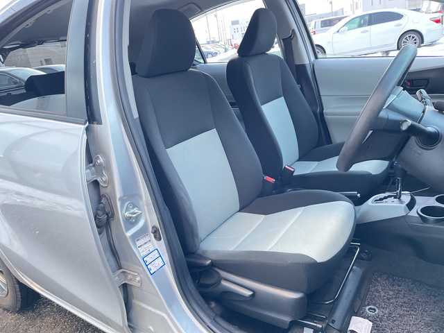 トヨタ アクア S 道央・札幌 2012(平24)年 10.1万km シルバーM 寒冷地仕様/社外ディスプレイオーディオ/AM/FM/BT/横滑り防止装置/バックカメラ/ETC/ドライブレコーダー/ECOMODE/EVMODE/ワイパーデアイサー/ステアリングリモコン/プッシュスタート/スマートキー/LEDヘッドライト/オートライト/ヘッドライトレベライザー/電動格納ミラー/ウィンカーミラー/純正フロアマット/ドアバイザー