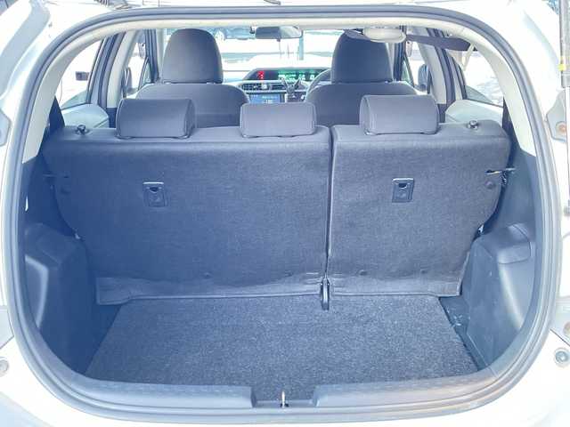 トヨタ アクア S 道央・札幌 2012(平24)年 10.1万km シルバーM 寒冷地仕様/社外ディスプレイオーディオ/AM/FM/BT/横滑り防止装置/バックカメラ/ETC/ドライブレコーダー/ECOMODE/EVMODE/ワイパーデアイサー/ステアリングリモコン/プッシュスタート/スマートキー/LEDヘッドライト/オートライト/ヘッドライトレベライザー/電動格納ミラー/ウィンカーミラー/純正フロアマット/ドアバイザー