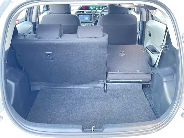 トヨタ アクア S 道央・札幌 2012(平24)年 10.1万km シルバーM 寒冷地仕様/社外ディスプレイオーディオ/AM/FM/BT/横滑り防止装置/バックカメラ/ETC/ドライブレコーダー/ECOMODE/EVMODE/ワイパーデアイサー/ステアリングリモコン/プッシュスタート/スマートキー/LEDヘッドライト/オートライト/ヘッドライトレベライザー/電動格納ミラー/ウィンカーミラー/純正フロアマット/ドアバイザー