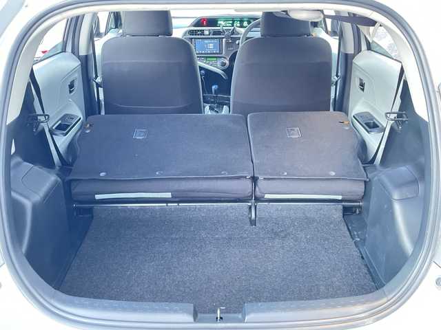 トヨタ アクア S 道央・札幌 2012(平24)年 10.1万km シルバーM 寒冷地仕様/社外ディスプレイオーディオ/AM/FM/BT/横滑り防止装置/バックカメラ/ETC/ドライブレコーダー/ECOMODE/EVMODE/ワイパーデアイサー/ステアリングリモコン/プッシュスタート/スマートキー/LEDヘッドライト/オートライト/ヘッドライトレベライザー/電動格納ミラー/ウィンカーミラー/純正フロアマット/ドアバイザー