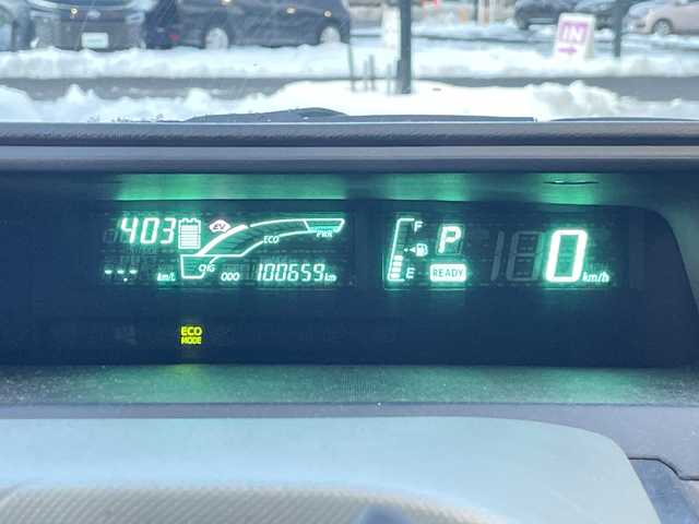 トヨタ アクア S 道央・札幌 2012(平24)年 10.1万km シルバーM 寒冷地仕様/社外ディスプレイオーディオ/AM/FM/BT/横滑り防止装置/バックカメラ/ETC/ドライブレコーダー/ECOMODE/EVMODE/ワイパーデアイサー/ステアリングリモコン/プッシュスタート/スマートキー/LEDヘッドライト/オートライト/ヘッドライトレベライザー/電動格納ミラー/ウィンカーミラー/純正フロアマット/ドアバイザー