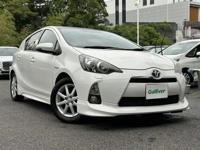 トヨタ アクア G 長崎県 2013(平25)年 8.2万km ホワイトパールクリスタルシャイン ワンオーナー/純正SDナビ（BT/フルセグ/FM/AM）/ステアリングリモコン/革巻きステアリング/プッシュスタート/スマートキー/純正フロアマット/純正１５インチアルミホイール/純正フルエアロ/電格ミラー/盗難防止システム/SRSエアバッグ/純正LEDヘッドライト/取説/ナビ取説/記録簿