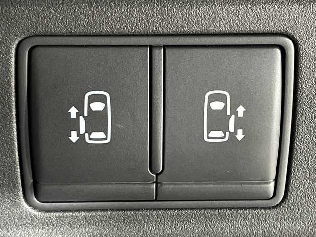日産 セレナ ハイウェイスター Vセレクション 神奈川県 2018(平30)年 3万km マルーンレッド 純正9型ワイドSDナビゲーション/フルセグ/CD/DVD/HDMI/SD/AUX/純正後席フリップダウンモニター/アラウンドビューモニター/両側パワースライドドア/プロパイロット/クルーズコントロール/セーフティパックB/パーキングセンサー/インテリジェントエマージェンシーブレーキ/車線逸脱警報システム/電子パーキングブレーキ/オートホールド/インテリジェントキー/アイドリングストップ/デジタルインナーミラー/ビルトインETC/社外前後ドラレコ/二列目三列目USBソケット/サンシェード/ハイビームアシスト/LEDヘッドライト/オートライト/フォグライト