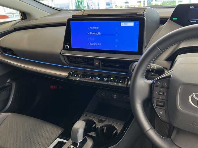 トヨタ プリウス Z 岐阜県 2024(令6)年 1.2万km アティチュードブラックマイカ ワンオーナー/12.3インチディスプレイ（コネクティッドナビ対応）/フルセグTV/Bluetooth/全周囲カメラ/デジタルインナーミラー/レーダークルーズコントロール/前席シートヒーター/前席ベンチレーション/パノラマルーフ/パワーバックドア/ステアリングヒーター/オートマチックハイビーム/車線逸脱警報/ビルトインETC/プラグインHV/保証書