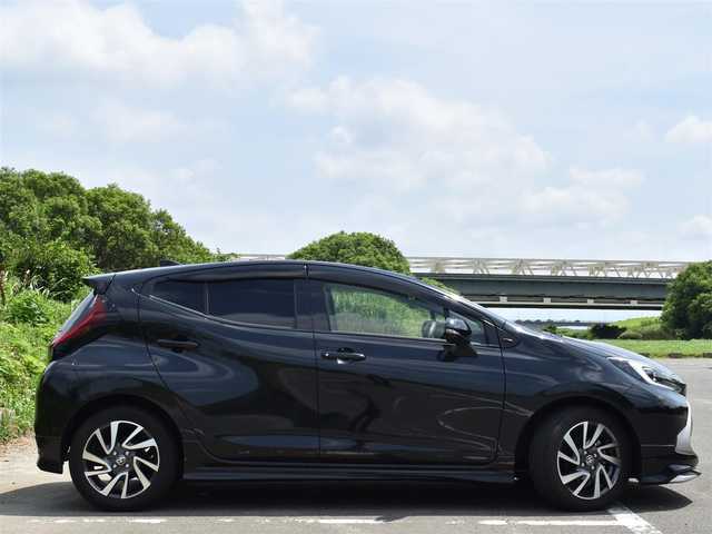 トヨタ アクア Z 福岡県 2021(令3)年 4.1万km ブラックマイカ 純正ディスプレイオーディ/スマートキー/プッシュスタート/パノラマビューカメラ/トヨタセーフティセンス/　・PCS（プリクラッシュセーフティ）/　・LTA（レーントレーシングアシスト）/　・AHB（オートマチックハイビーム）/　・RSA（ロードサインアシスト）/　・レーダークルーズコントロール/　・先行車発進告知機能/ブラインドスポットモニター/運転席パワーシート/純正LEDヘッドライト/純正16インチアルミ/革巻きステアリング/ステアリングスイッチ/モデリスタF/S/Rエアロ/ステアリングヒーター/電動格納ミラー/ETC2．0/保証書/取扱説明書