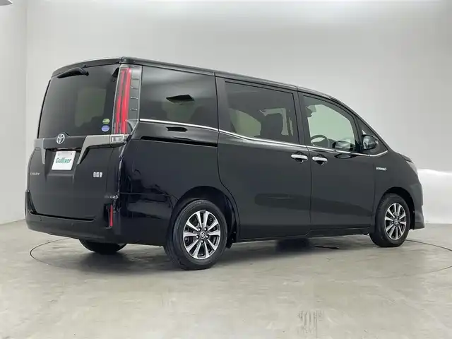 トヨタ エスクァイア ハイブリッド Gi プレミアムパッケージ ブラックテーラード 埼玉県 2019(令1)年 5.9万km ブラック アルパイン11インチナビ/フルセグテレビ/CD/DVD/BT/HDMI/バックカメラ/ETC/アルパイン11インチフリップダウン/クルーズコントロール/トヨタセーフティセンス/プリクラッシュセーフティー/LEDライト/LEDフォグ/オートハイビーム/クリアランスソナー/ハーフレザーシート/シートヒーター（F/R）/ステアリングリモコン/ウッドコンビステアリング