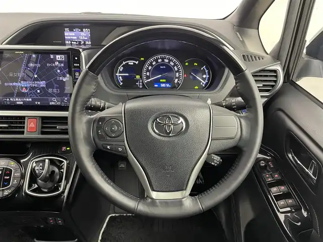 トヨタ エスクァイア ハイブリッド Gi プレミアムパッケージ ブラックテーラード 埼玉県 2019(令1)年 5.9万km ブラック アルパイン11インチナビ/フルセグテレビ/CD/DVD/BT/HDMI/バックカメラ/ETC/アルパイン11インチフリップダウン/クルーズコントロール/トヨタセーフティセンス/プリクラッシュセーフティー/LEDライト/LEDフォグ/オートハイビーム/クリアランスソナー/ハーフレザーシート/シートヒーター（F/R）/ステアリングリモコン/ウッドコンビステアリング