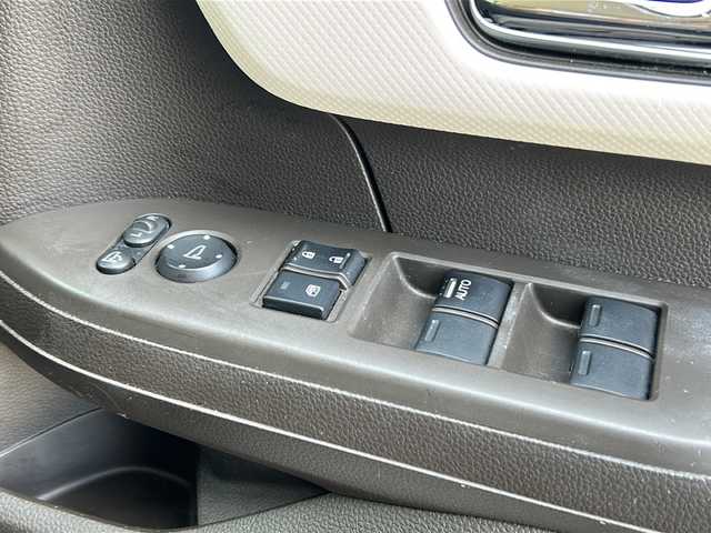 ホンダ Ｎ ＢＯＸ L ターボ 茨城県 2021(令3)年 3.8万km プラチナホワイトパール 衝突被害軽減システム/横滑り防止装置/コーナーセンサー/レーンキープアシスト/サイドエアバッグ/カーテンエアバッグ/8インチ純正SDナビ(Bluetooth/バックカメラ/AppleCarPlay/フルセグTV)/ドライブレコーダー/両側パワースライドドア/レーダークルーズコントロール/LEDオートライト/シートヒーター/ベンチシート/純正フロアマット/純正14インチアルミホイール/パドルシフト/アイドリングストップ/USB入力端子/スマートキー