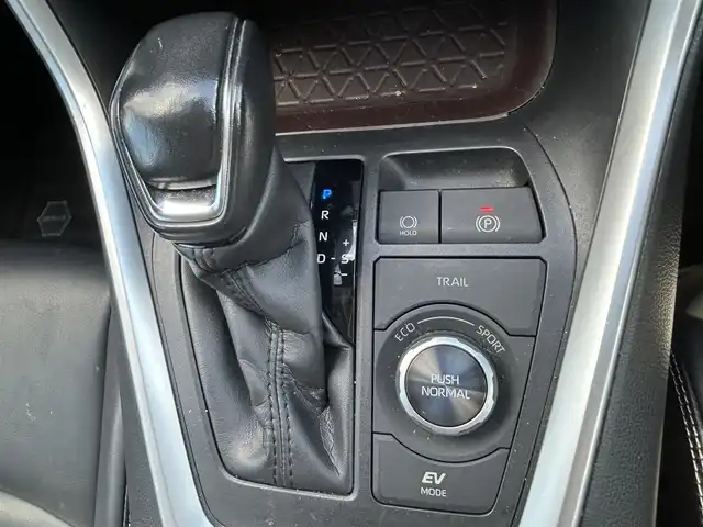 トヨタ ＲＡＶ４ ハイブリットG 熊本県 2019(令1)年 5万km ホワイトパールクリスタルシャイン サンルーフ/純正ナビ/　　CD/DVD/BT/フルセグ/バックカメラ/レーダークルーズコントロールACC/LEDオートライト/シートヒーター/純正18インチアルミホイール/アイドリングストップ/スマートキー/ETC2.0