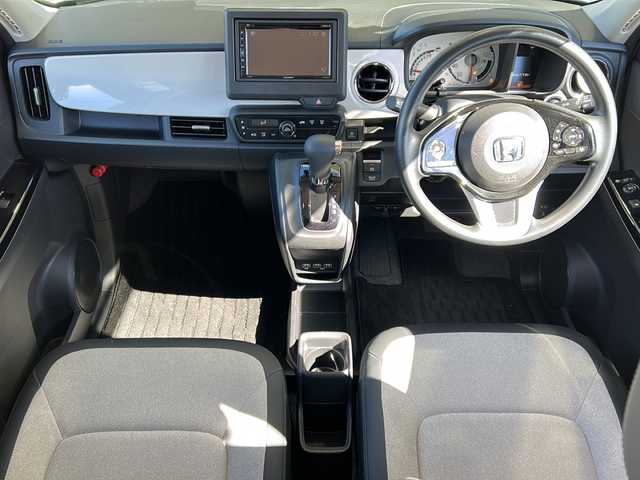 ホンダ Ｎ ＯＮＥ オリジナル 静岡県 2024(令6)年 0.7万km フィヨルドミストパール 社外ディスプレイオーディオ/・CD/・DVD/・Bluetooth/・USB/・AM/・FM/主要装備/・衝突軽減/・レーンキープ/・追従クルコン/・コーナーセンサー後/・バックカメラ/・ドラレコ前後/・ETC/・ステリモ/・電動パーキングブレーキ/・オートホールド/・LEDヘッドライト/・オートライト/・純正フロアマット/・スマートキー/・プッシュスタート