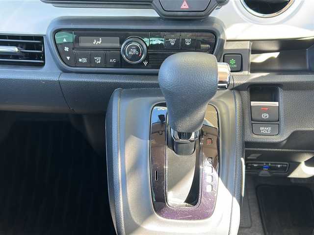 ホンダ Ｎ ＯＮＥ オリジナル 静岡県 2024(令6)年 0.7万km フィヨルドミストパール 社外ディスプレイオーディオ/・CD/・DVD/・Bluetooth/・USB/・AM/・FM/主要装備/・衝突軽減/・レーンキープ/・追従クルコン/・コーナーセンサー後/・バックカメラ/・ドラレコ前後/・ETC/・ステリモ/・電動パーキングブレーキ/・オートホールド/・LEDヘッドライト/・オートライト/・純正フロアマット/・スマートキー/・プッシュスタート