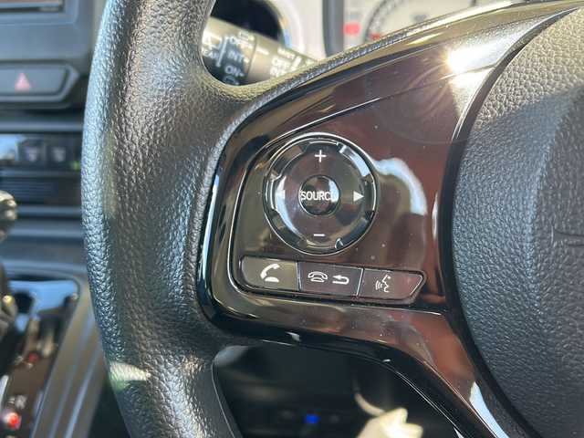 ホンダ Ｎ ＯＮＥ オリジナル 静岡県 2024(令6)年 0.7万km フィヨルドミストパール 社外ディスプレイオーディオ/・CD/・DVD/・Bluetooth/・USB/・AM/・FM/主要装備/・衝突軽減/・レーンキープ/・追従クルコン/・コーナーセンサー後/・バックカメラ/・ドラレコ前後/・ETC/・ステリモ/・電動パーキングブレーキ/・オートホールド/・LEDヘッドライト/・オートライト/・純正フロアマット/・スマートキー/・プッシュスタート