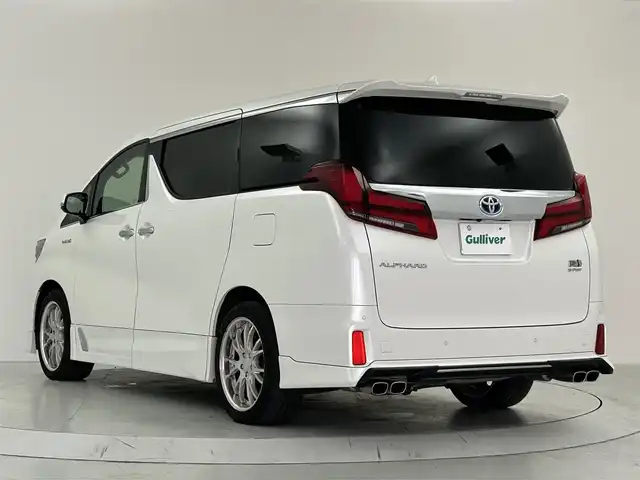 トヨタ アルファードハイブリット SR Cパッケージ 大阪府 2018(平30)年 5.9万km ホワイトパールクリスタルシャイン Toyota Safety Sence/・プリクラッシュセーフティ/・レーントレーシングアシスト/・レーダークルーズコントロール（全車速追従機能付）/・アダプティブハイビームシステム/・ロードサインアシスト/・インテリジェントクリアランスソナー/TRDエアロ（F・S・R）/サンルーフ/JBLプレミアムサウンドシステム/純正フリップダウンモニター/純正メーカーオプションナビ/　CD/DVD/BT/フルセグTV/バック・フロント・サイドカメラ/両側パワースライドドア/パワーバックドア/オートLEDヘッドライト/フォグランプ/レザーシート/パワーシート（D席のみメモリ付き）/エアーシート・シートヒーター/オットマン/純正19インチアルミホイール/ブラインドスポットモニター/スマートキー/ビルトインETC2.0/デジタルインナーミラー/フロアマット